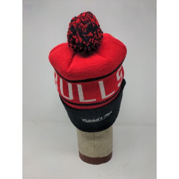 Vintage Mitchell Ness NBA Chicago Bulls Beanie Hat Embroidered Logo Pom Pom Red - Picture 7 of 13
